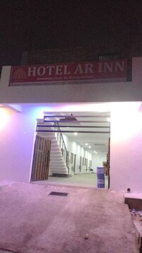 SPOT ON AR In Hotel Near Phoenix Palassio