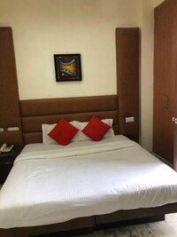 OYO East Inn Hotel Near Satyam Inox Patel Nagar