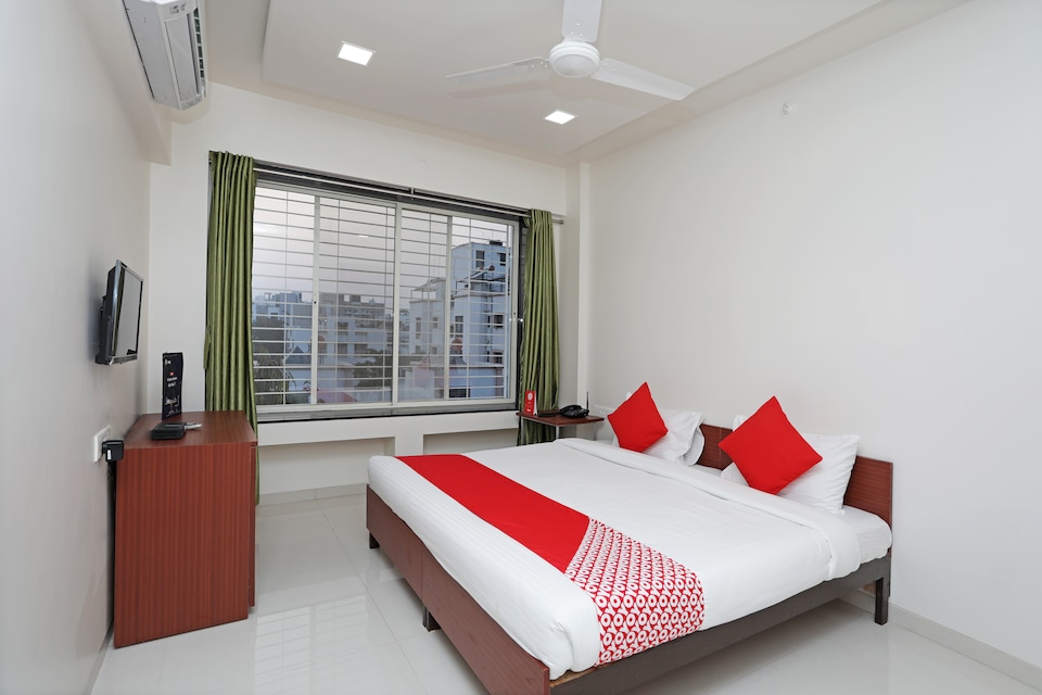 OYO 11742 Hotel Aakiyo Rooms, Baner Pune, पुणे