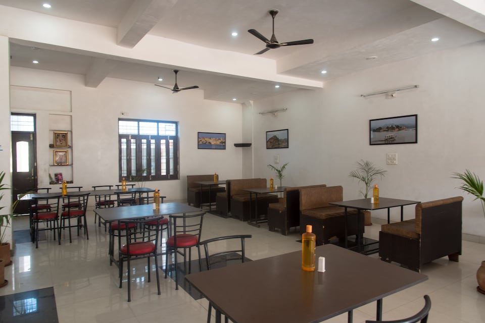OYO 11743 Hotel Shree Krishna, Udaipur Central, Udaipur