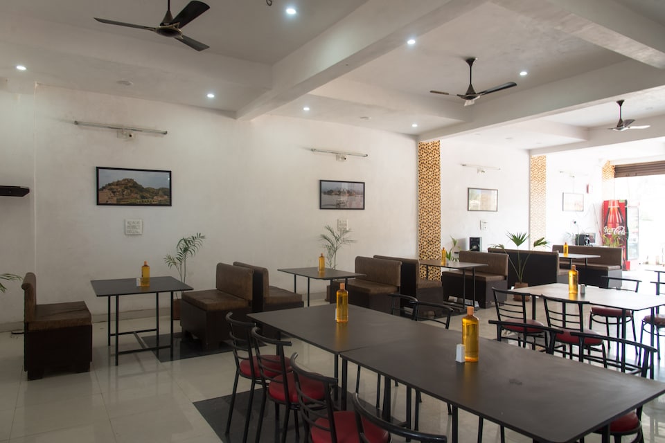 OYO 11743 Hotel Shree Krishna, Udaipur Central, Udaipur