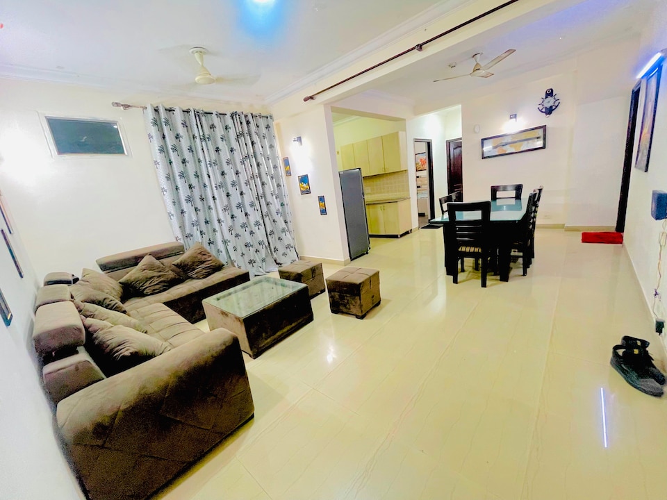 Capital O 91506 Mukhiya Niwas, Noida City, Noida