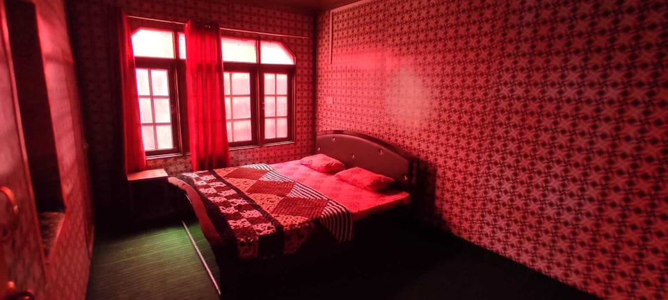 OYO Home 4 Seasons Homestay, Gurez Homes, Gurez