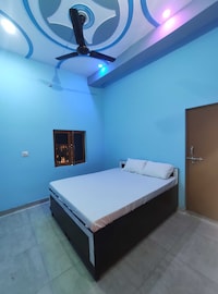 SPOT ON PUSHP PALACE