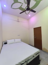 SPOT ON PUSHP PALACE
