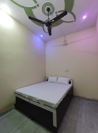 SPOT ON PUSHP PALACE