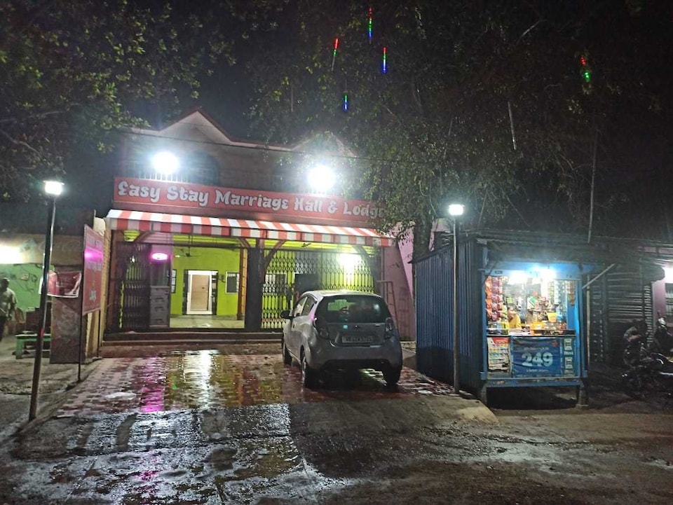 SPOT ON 91529 Easy Stay Marriage Hall And Lodge, Asansol, Asansol