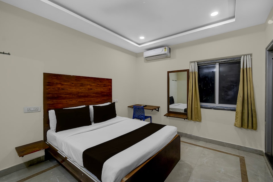 Townhouse Financial District Gachibowli Formerly Srinika Inn, Gachibowli, Hyderabad