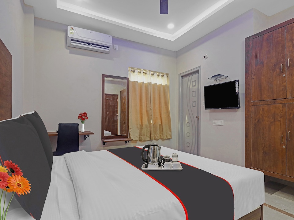 Townhouse Financial District Gachibowli Formerly Srinika Inn, Gachibowli, Hyderabad