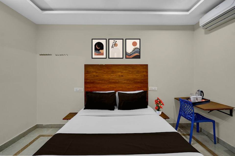 Super Townhouse Financial District Gachibowli Formerly Srinika Inn, Gachibowli, Hyderabad