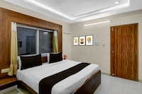 Super Townhouse Financial District Gachibowli Formerly Srinika Inn