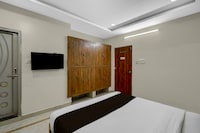Super Townhouse Financial District Gachibowli Formerly Srinika Inn