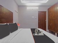 Townhouse Financial District Gachibowli Formerly Srinika Inn