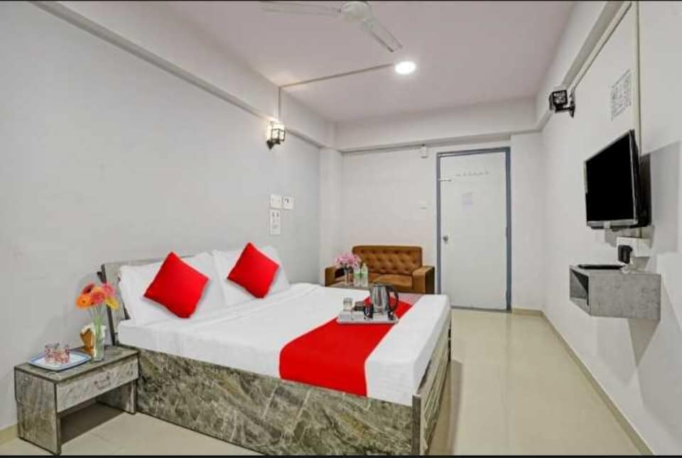 OYO Hotel Apple Inn, Airport Surat, Surat