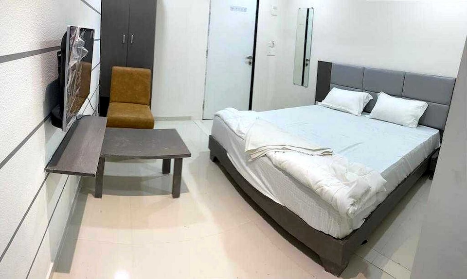 Hotel O Park Palace , Adajan, Surat
