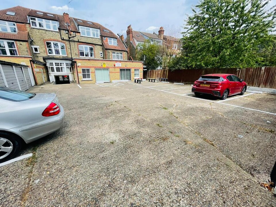 National Hotel, Haringey (Greater London), London