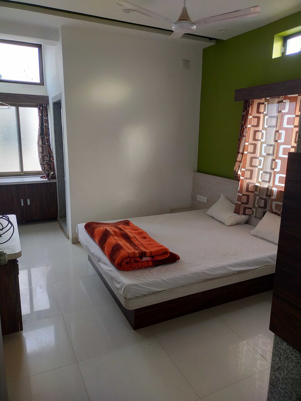 OYO 91576 Hotel Crossroad, Raniwara, Raniwara