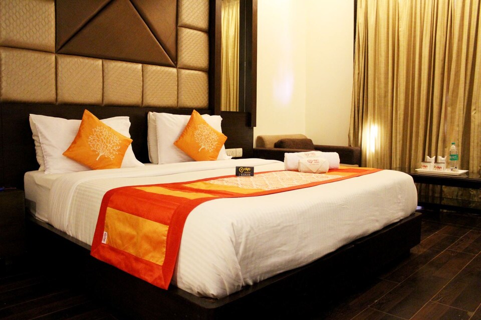 OYO Hotel Golf View Suites Near Appu Ghar, Golf Course Road, Gurgaon