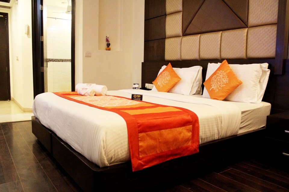 OYO Hotel Golf View Suites Near Appu Ghar, Golf Course Road, Gurgaon