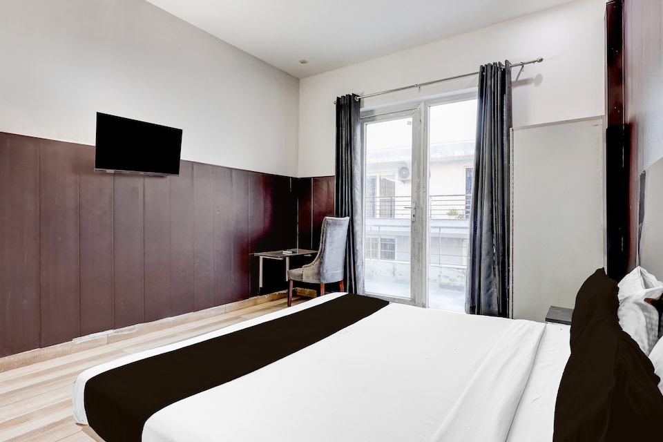 Hotel O Daffodils Inn, HUDA CENTRE 1, Gurgaon