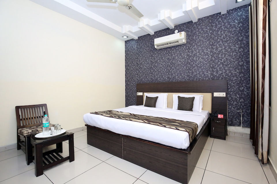 LIVE ON BTI037, Mall Road Bathinda, Bathinda