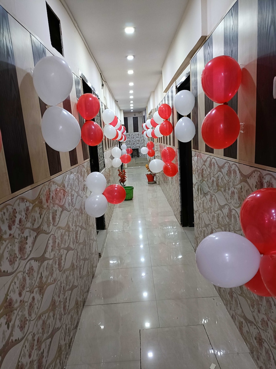 Hotel O THE RAJDHANI HOTEL NICE INN, Charbagh Lucknow, Lucknow
