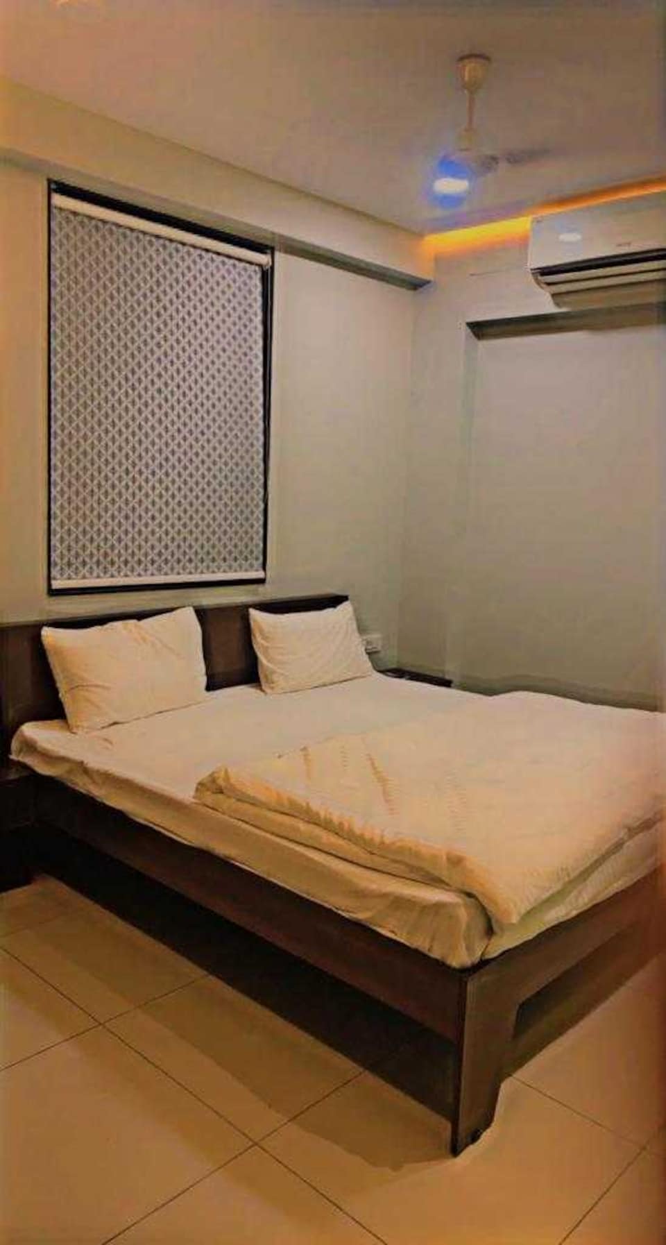 OYO Royal Palace, Airport Surat, Surat