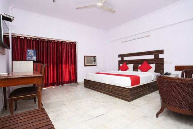 OYO 11858 Hotel Shiv Murti Grand