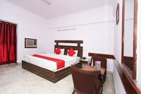 OYO 11858 Hotel Shiv Murti Grand