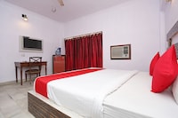 OYO 11858 Hotel Shiv Murti Grand