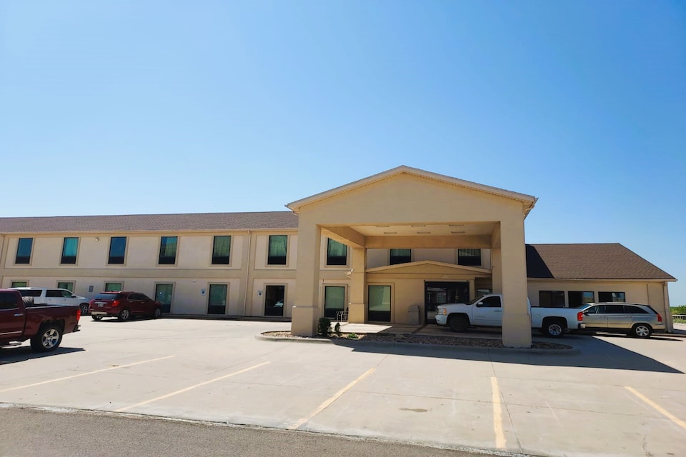McPherson Inn By OYO, I-135, McPherson KS, McPherson KS