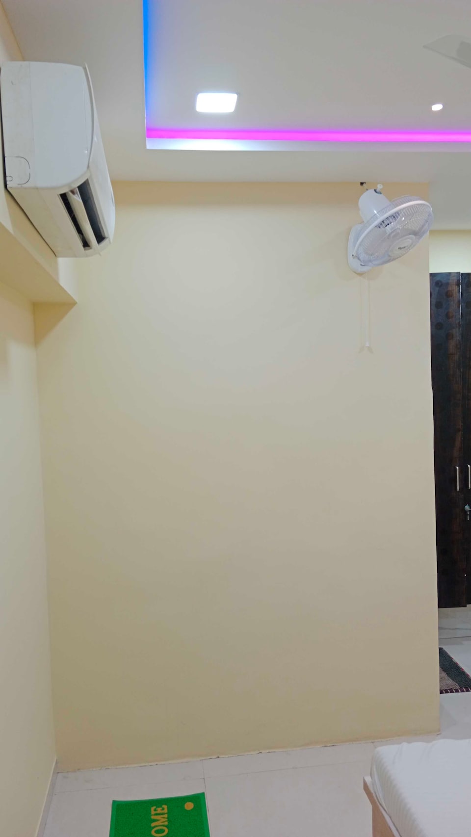 OYO Welcome Stay Room, Airport Surat, सूरत