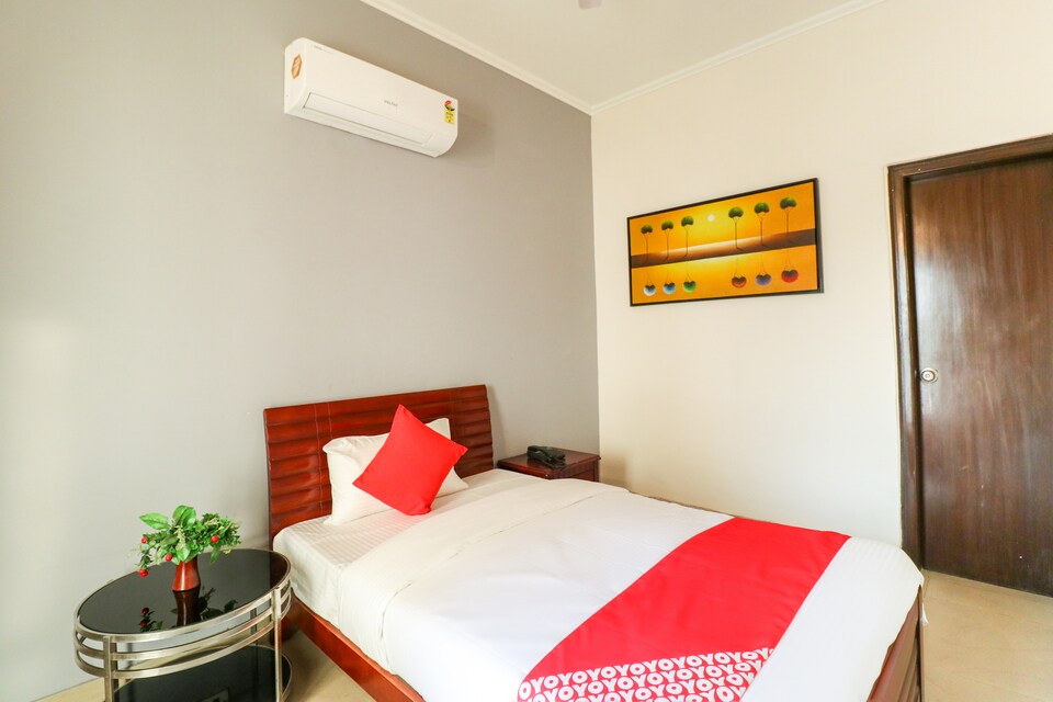 OYO 11872 Heaven Inn, Noida Expressway SEZ, Noida