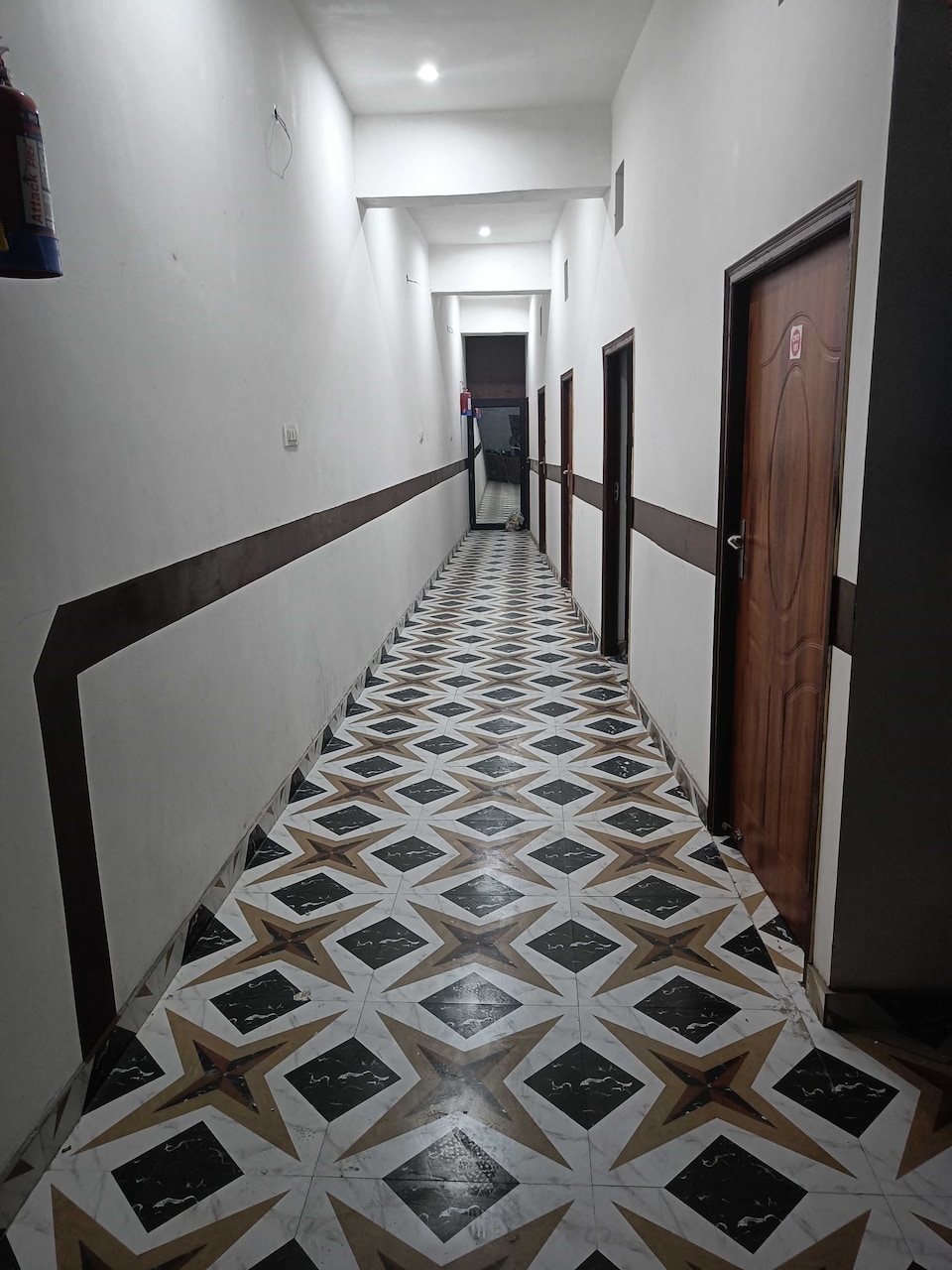 OYO Hotel Crown, Meerut, Meerut