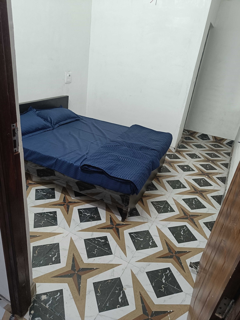 OYO Hotel Crown, Meerut, Meerut