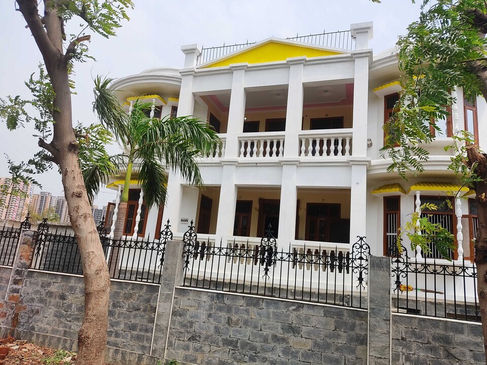 OYO Hotel White House, Greater Noida, Noida