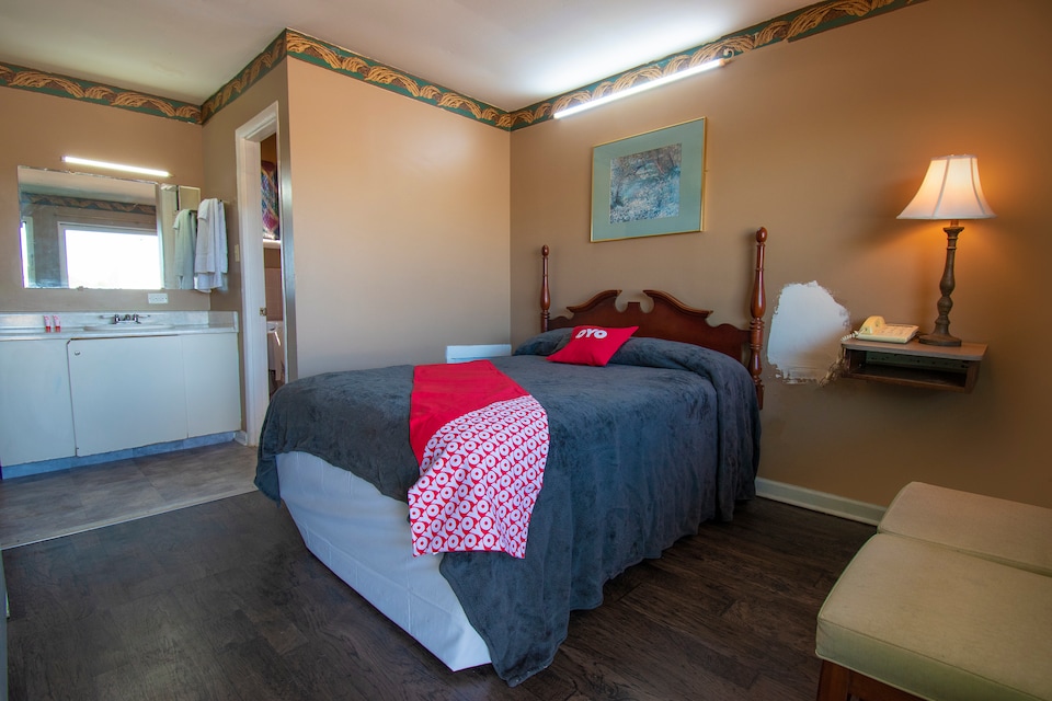 OYO Hotel Calhoun, GA I-75, C30701, Calhoun GA