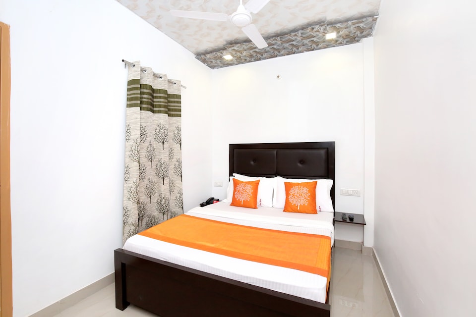 OYO 11885 Silver Plaza, Zirakpur, Zirakpur