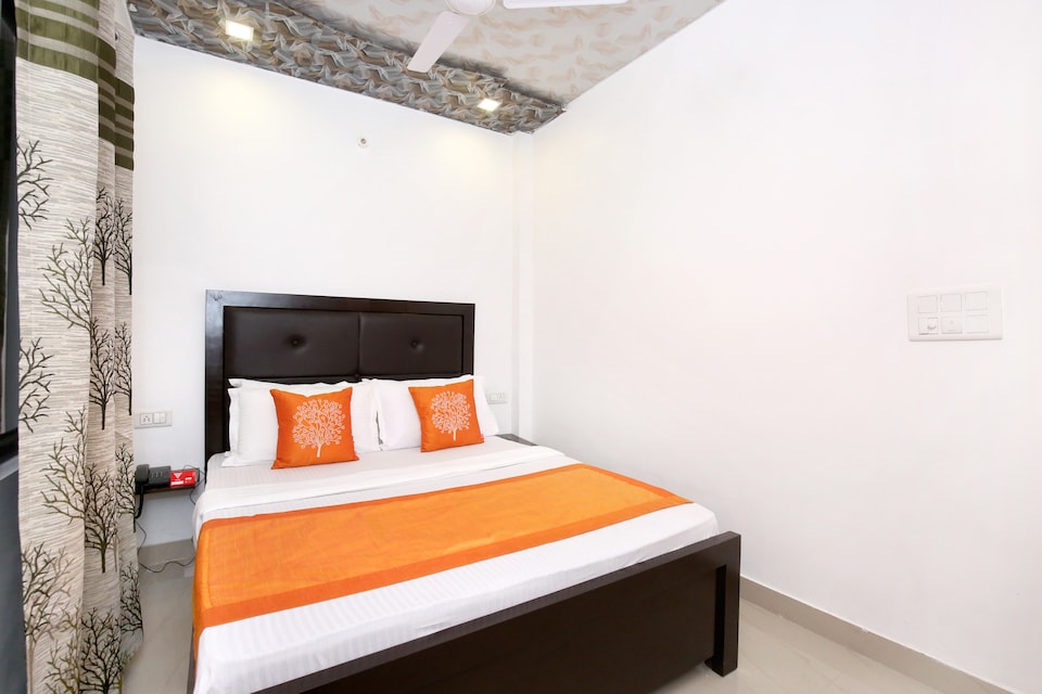 OYO 11885 Silver Plaza, Zirakpur, Zirakpur
