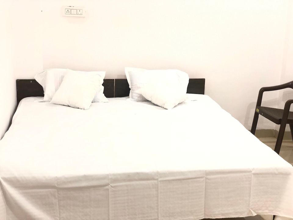 OYO White House, Mhow, Mhow