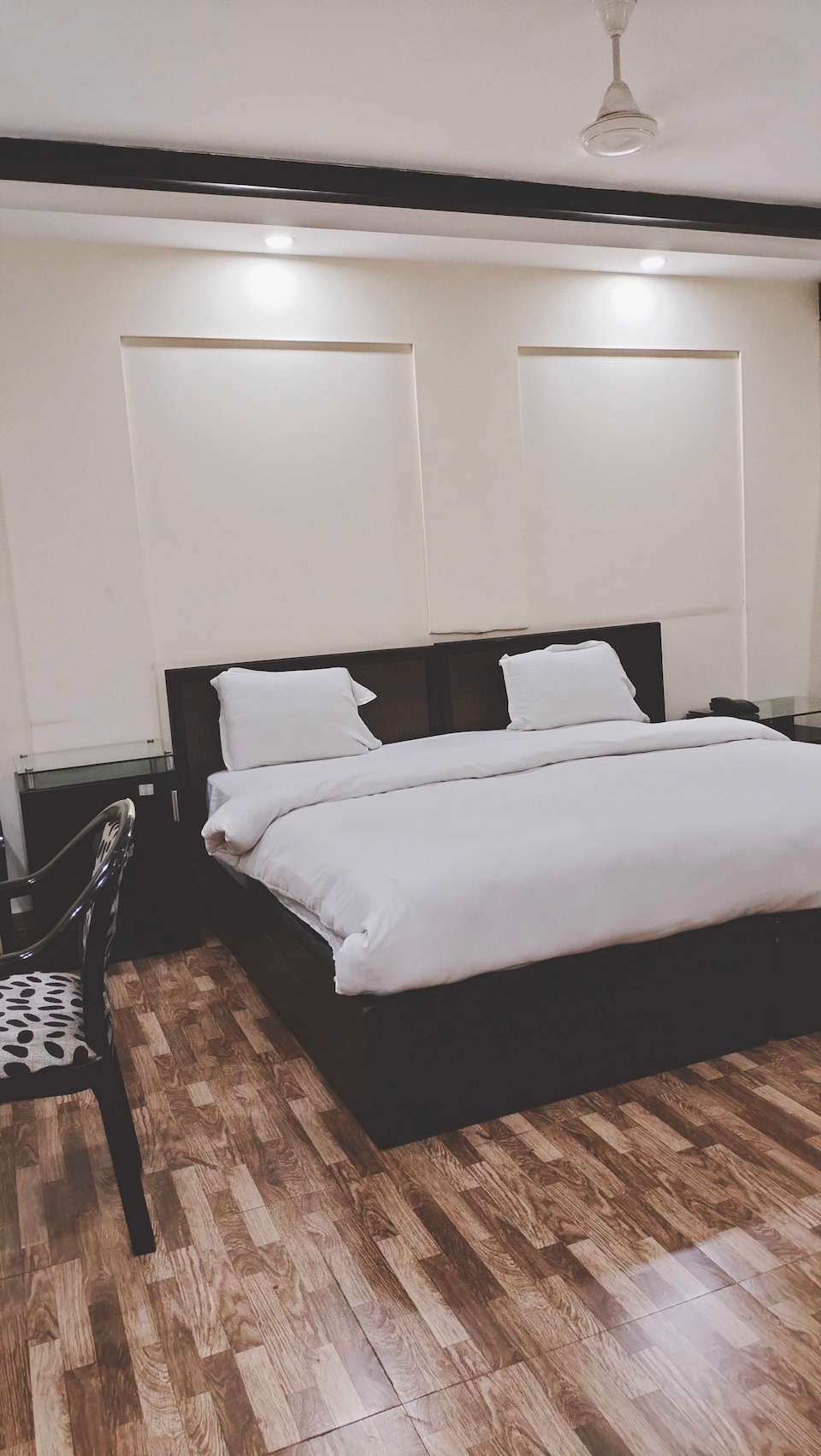 OYO Hotel Deluxe Room Stay Near Dilli Haat Ina, Lajpat Nagar Delhi, Delhi