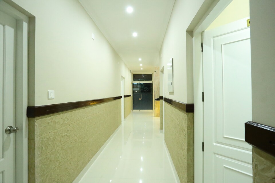 OYO 11909 Star Plaza, Airport Kochi, Kochi