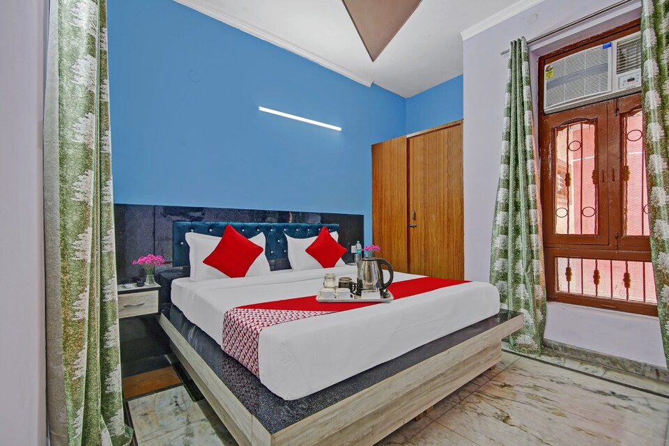 OYO Galaxy Plaza, Indirapuram Ghaziabad, गाज़ियाबाद