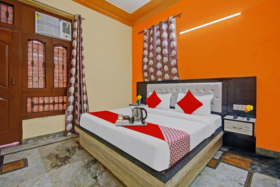 OYO Galaxy Plaza, Indirapuram Ghaziabad, गाज़ियाबाद