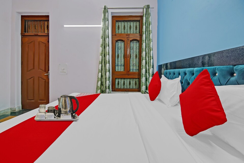 OYO Galaxy Plaza, Indirapuram Ghaziabad, गाज़ियाबाद