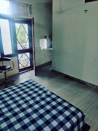 Hotel O Helooeesh Rooms Near Johari Enclave Metro Station