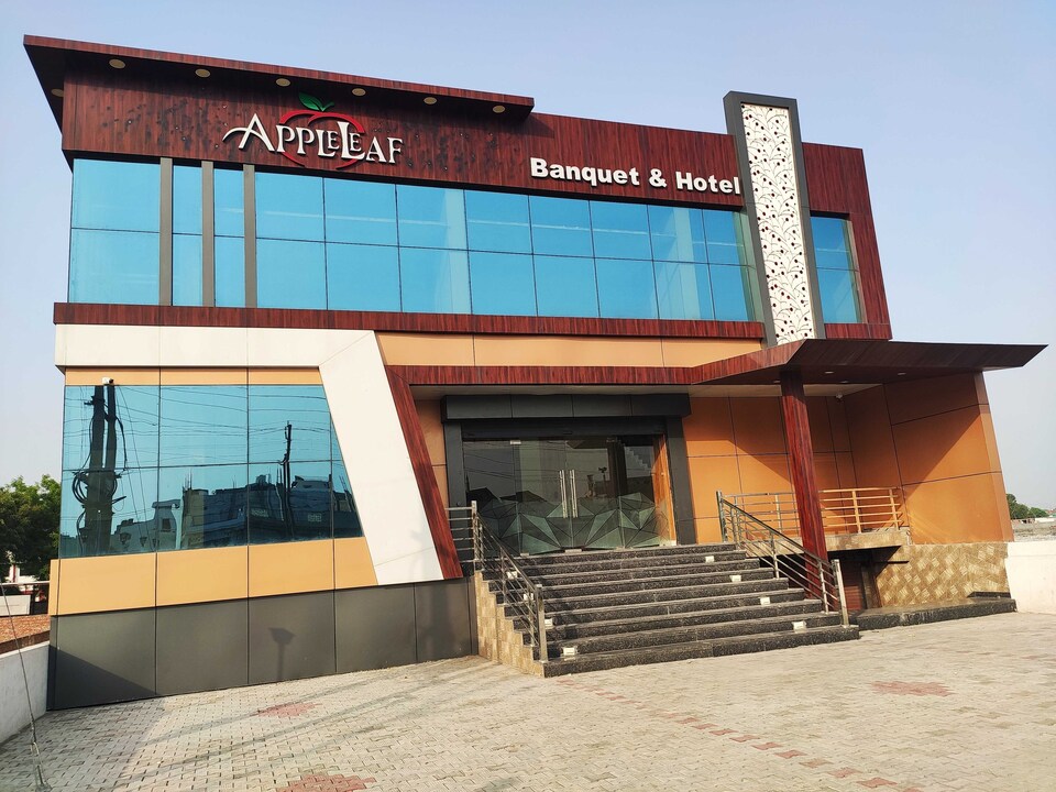 OYO 92169 Apple Leaf Banquet & Hotel, Aligarh, Aligarh