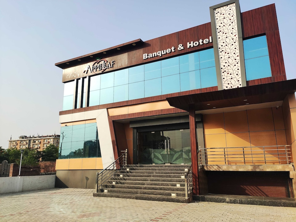 OYO 92169 Apple Leaf Banquet & Hotel, Aligarh, Aligarh