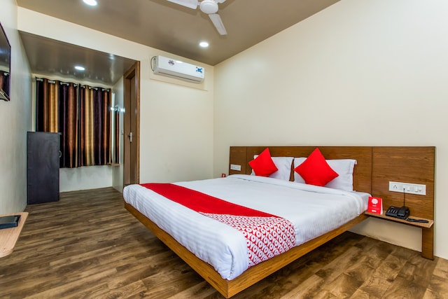 OYO 11929 Hotel Ridhi Sidhi