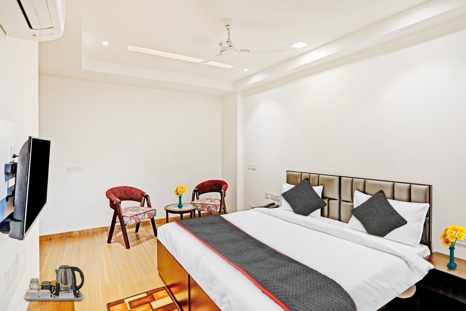 OYO Townhouse 1087 Aerosky Deluxe Near Dwarka Sector 13 Metro Station, Dwarka Delhi, Delhi